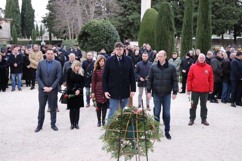 ZADAR NA NOGAMA: Budnicom i polaganjem vijenaca počelo oblježavanje 30. obljetnice VRO Maslenica