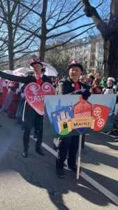 (FOTO I VIDEO) OKO 600.000 LJUDI U MAINZU: Hrvati privlačili pozornost u popularnoj karnevalskoj povorci Rosenmontag