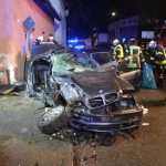 (FOTO) BMW-OM SE ZABIO U KUĆU: Mladić poginuo (24), tri osobe teško ozlijeđene - Stanari evakuirani