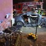 (FOTO) BMW-OM SE ZABIO U KUĆU: Mladić poginuo (24), tri osobe teško ozlijeđene - Stanari evakuirani
