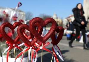 DANAS JE VALENTINOVO: Blagdan je nebeskog zaštitnika zaljubljenih – čestitamo imendan svim Valentinama, Valentinima, Zdravkama … valentinovo