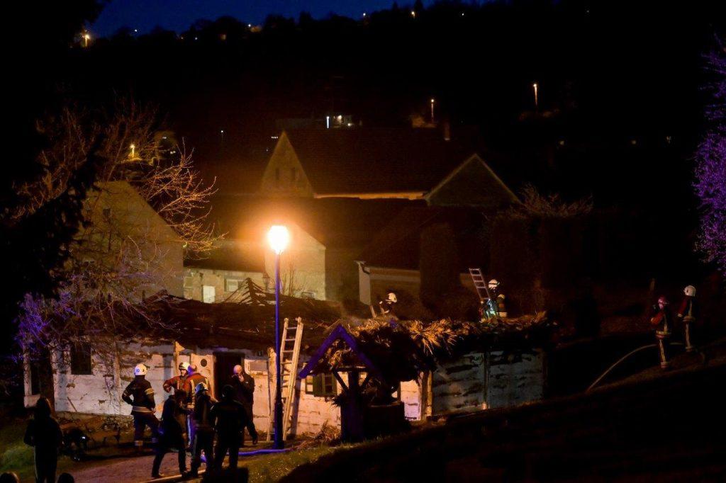 POŽAR U VARAŽDINSKIM TOPLICAMA: Izgorio krov zgrade muzeja koji je primjer zagorske graditeljske baštine