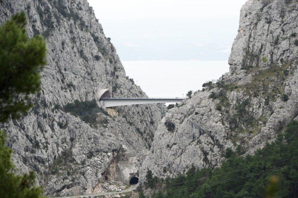 VELIKI DAN ZA OMIŠ: Spojen most duljine 244,45 metara iznad Cetine, spajanju nazočio i premijer Plenković