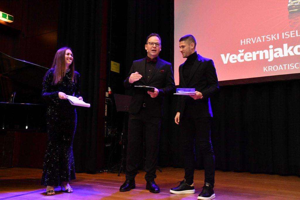 PROGLAŠENI SU DOBITNICI VEČERNJAKOVE DOMOVNICE 2023.: Pogledajte tko iz Bad Homburga odlazi ponosan zbog nagrade PROGLAŠENI SU DOBITNICI VEČERNJAKOVE DOMOVNICE 2023.: Pogledajte tko iz Bad Homburga odlazi ponosan zbog nagrade