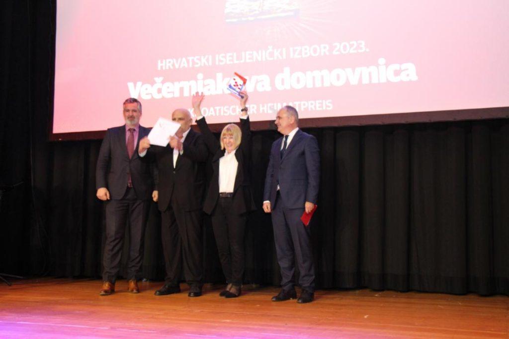 JOSIP HORVAT: CroArt iz Subotice je izazvala pozornost, mi jedni druge podržavamo, hrabrimo, razumijemo, poštujemo... JOSIP HORVAT: CroArt iz Subotice je izazvala pozornost, mi jedni druge podržavamo, hrabrimo, razumijemo, poštujemo...