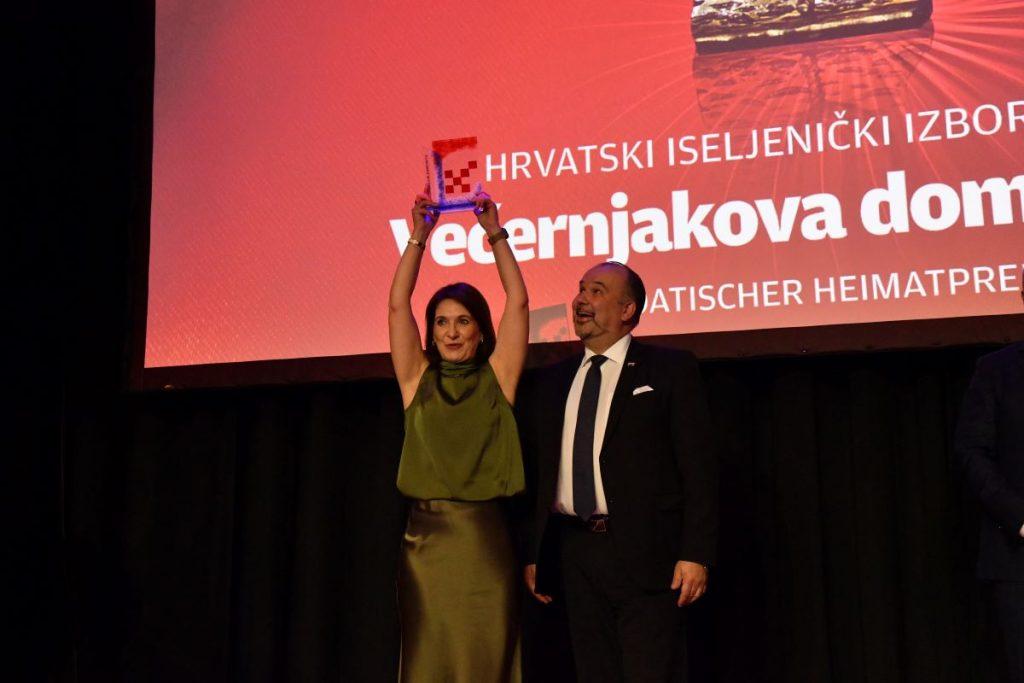 NIKOLINA GLAVAK I VESNA JOVIĆ IZ ŠVEDSKE: Hrvatsko društvo Velebit iz Göteborga je ponosno zbog nagrade Večernjakova domovnica