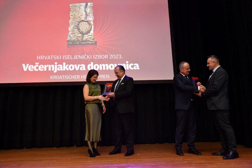 NAKNADNA DODJELA: KF Velebit Göteborg iz Švedske i HKUD Croatia Basel iz Švicarske primili nagrade iz 2021. godine NAKNADNA DODJELA: KF Velebit Göteborg iz Švedske i HKUD Croatia Basel iz Švicarske primili nagrade iz 2021. godine
