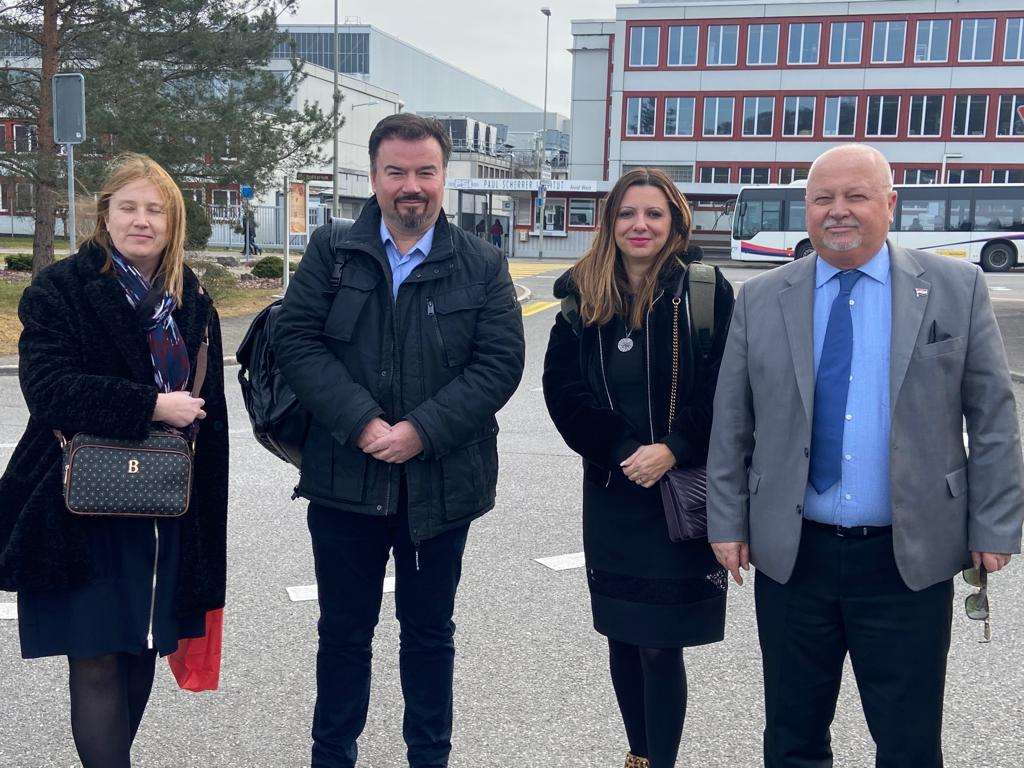 SURADNJA NA MEĐUNARODNIM PROJEKTIMA: Delegacija Fakulteta organizacije i informatike iz Varaždina u posjetu GK RH u Zürichu SURADNJA NA MEĐUNARODNIM PROJEKTIMA: Delegacija Fakulteta organizacije i informatike iz Varaždina u posjetu GK RH u Zürichu