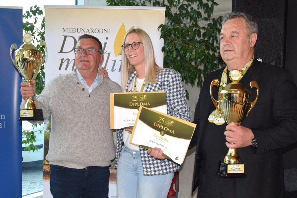 IMENA SVIH NAGRAĐENIH NA DANIMA MASLINE 2023.: Šampioni Fortica Ivice Vlatkovića i Dalma Oleum Danijele i Vinka Lalina IMENA SVIH NAGRAĐENIH NA DANIMA MASLINE 2023.: Šampioni Fortica Ivice Vlatkovića i Dalma Oleum Danijele i Vinka Lalina