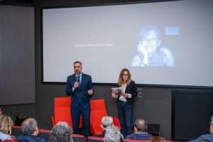U RIMU PRIKAZAN DOKUMENTARNI FILM „docuMAJA“: Godinu dana nakon smrti utemeljiteljice Hrvatsko-talijanskog mozaika Rim okupila se njezina obitelj, prijatelji, poznanici, kolege...
