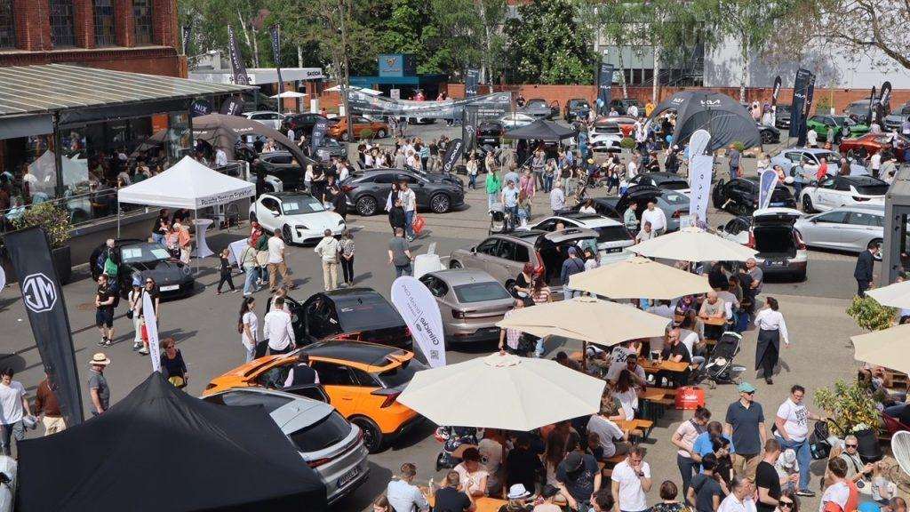 "RIMAC NEVERA" I "BUGATTI CHIRON" U FRANKFURTU: Na Frankfurtskom sajmu automobila (FAA) više od 40 proizvođača predstavilo svojih 150 vozila "RIMAC NEVERA" I "BUGATTI CHIRON" U FRANKFURTU: Na Frankfurtskom sajmu automobila (FAA) više od 40 proizvođača predstavilo svojih 150 vozila