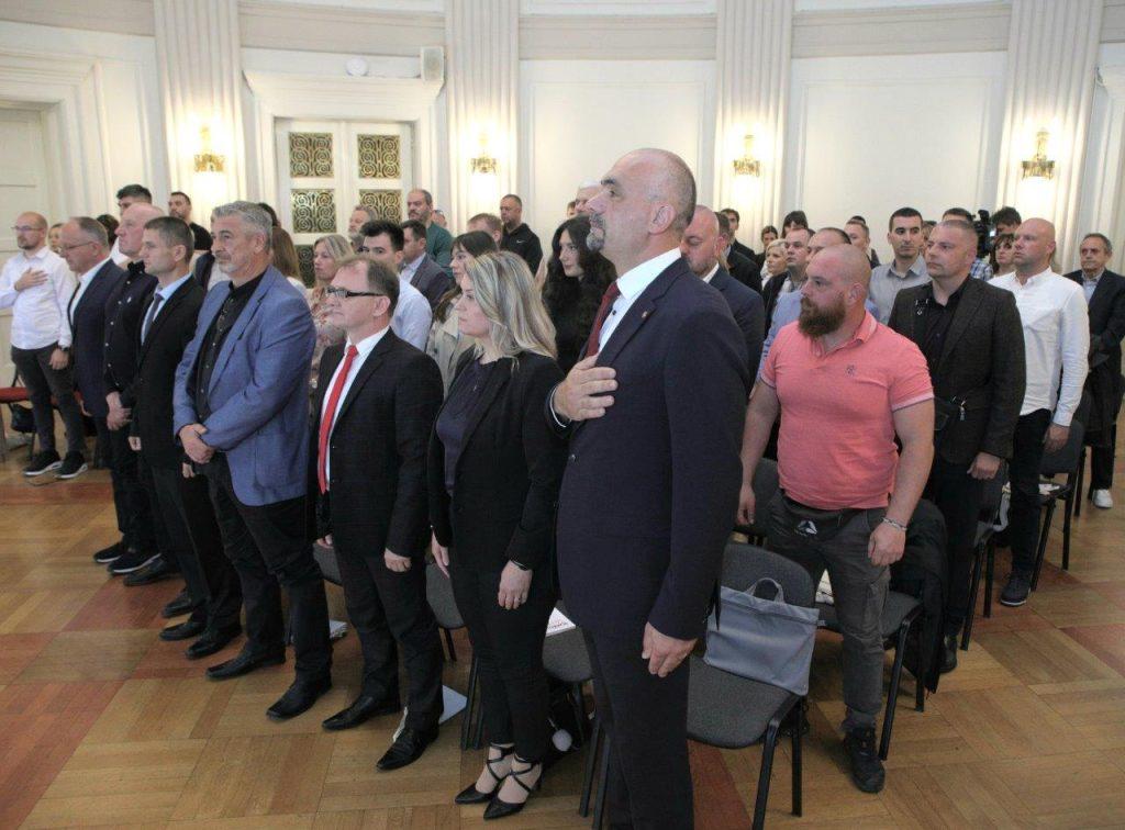 OSNOVANA NOVA POLITIČKA STRANKA U HRVATSKOJ: AP - Akcija za promjene nema predsjednika već četiri supredsjednika OSNOVANA NOVA POLITIČKA STRANKA U HRVATSKOJ: AP - Akcija za promjene nema predsjednika već četiri supredsjednika