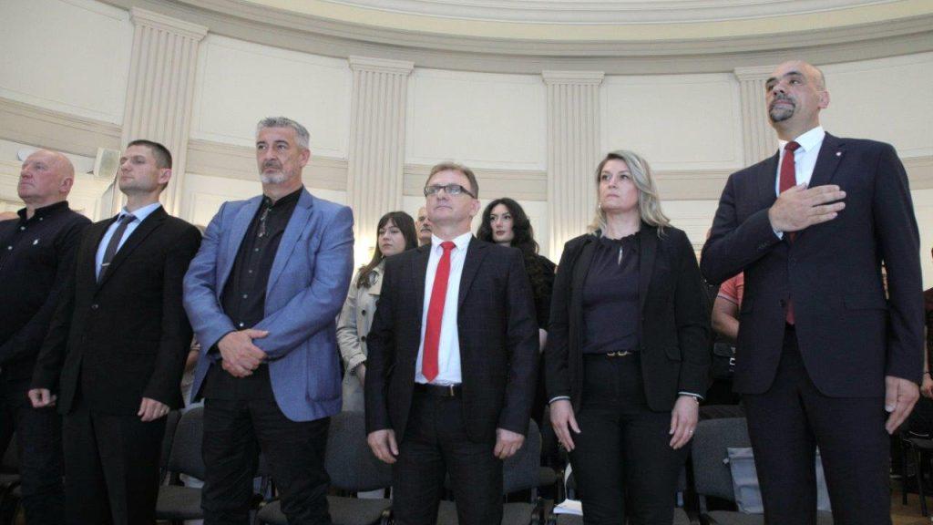OSNOVANA NOVA POLITIČKA STRANKA U HRVATSKOJ: AP - Akcija za promjene nema predsjednika već četiri supredsjednika OSNOVANA NOVA POLITIČKA STRANKA U HRVATSKOJ: AP - Akcija za promjene nema predsjednika već četiri supredsjednika
