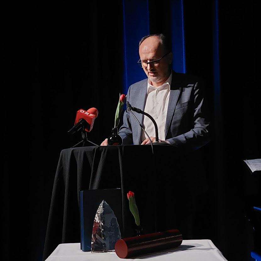 KULTURNA NAGRADA HRVATSKOG CENTRA: Austrijancu Heinzu Grausamu uručen “Metron” za 2022. godinu KULTURNA NAGRADA HRVATSKOG CENTRA: Austrijancu Heinzu Grausamu uručen “Metron” za 2022. godinu