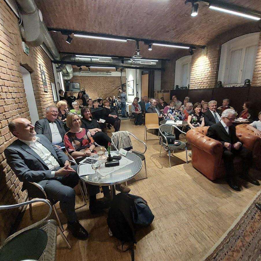 KULTURNA NAGRADA HRVATSKOG CENTRA: Austrijancu Heinzu Grausamu uručen “Metron” za 2022. godinu KULTURNA NAGRADA HRVATSKOG CENTRA: Austrijancu Heinzu Grausamu uručen “Metron” za 2022. godinu