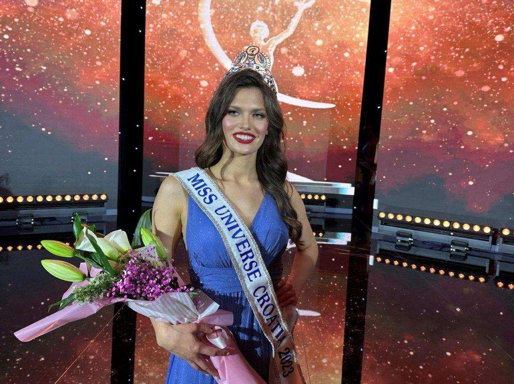 ZAGREB: Andrea Erjavec je pobjednica 27. izbora Miss Universe Hrvatske, Lucciana Ćebo prva, a Sara Garac druga pratilja ZAGREB: Andrea Erjavec je pobjednica 27. izbora Miss Universe Hrvatske, Lucciana Ćebo prva, a Sara Garac druga pratilja