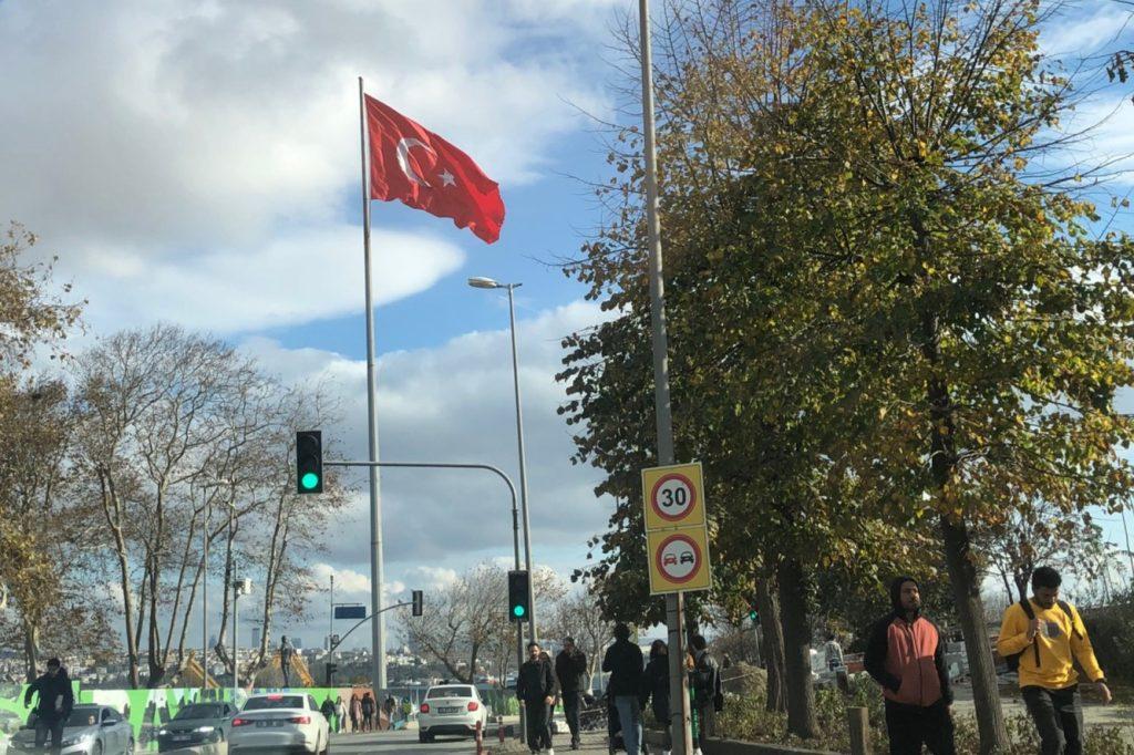 IZBORI U TURSKOJ: Najdugovječniji vođa moderne Turske pred svojim najvećim političkim izazovom semafori turska zastava