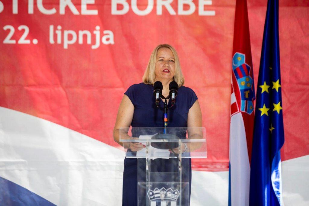 BESRAMAN JEZIK MRŽNJE GRADONAČELNICE SISKA: Hoće li se Milanović distancirati od svoje izaslanice u Brezovici? BESRAMAN JEZIK MRŽNJE GRADONAČELNICE SISKA: Hoće li se Milanović distancirati od svoje izaslanice u Brezovici?