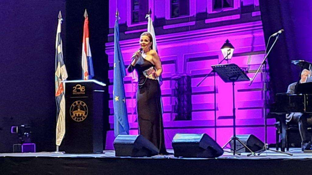 OTVORENO 23. 'OSJEČKO LJETO KULTURE': Sopranitica Sandra Bagarić i tenor Đani Stipaničev oduševili svojim nastupom OTVORENO 23. 'OSJEČKO LJETO KULTURE': Sopranitica Sandra Bagarić i tenor Đani Stipaničev oduševili svojim nastupom