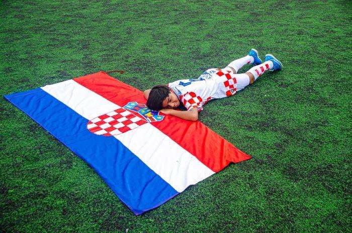 (FOTO) GUBILI ILI POBJEĐIVALI ONI SU UZ HRVATSKU: Brazilski dječaci u hrvatskim dresovima dišu za nogomet i zemlju koju ne poznaju (FOTO) GUBILI ILI POBJEĐIVALI ONI SU UZ HRVATSKU: Brazilski dječaci u hrvatskim dresovima dišu za nogomet i zemlju koju ne poznaju