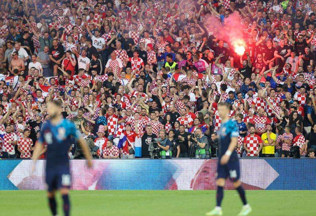 IZGLEDALO JE GOTOVO NESTVARNO: "Vatrene" bodrilo više od 30.000 navijača