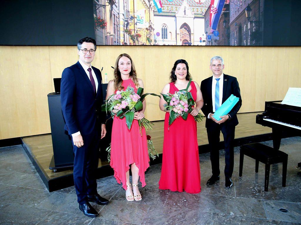 (FOTO) PROSLAVA DANA DRŽAVNOSTI U STUTTGARTU: Budimo ponosni na našu povijest i ono što smo postigli te koračajmo optimistično u budućnost (FOTO) PROSLAVA DANA DRŽAVNOSTI U STUTTGARTU: Budimo ponosni na našu povijest i ono što smo postigli te koračajmo optimistično u budućnost