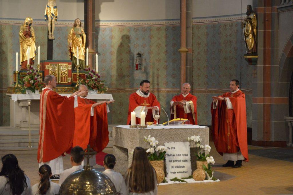 REUTLINGEN: Proslavljena 25. obljetnica svećeničkog ređenja vlč. Andrije Župarića REUTLINGEN: Proslavljena 25. obljetnica svećeničkog ređenja vlč. Andrije Župarića