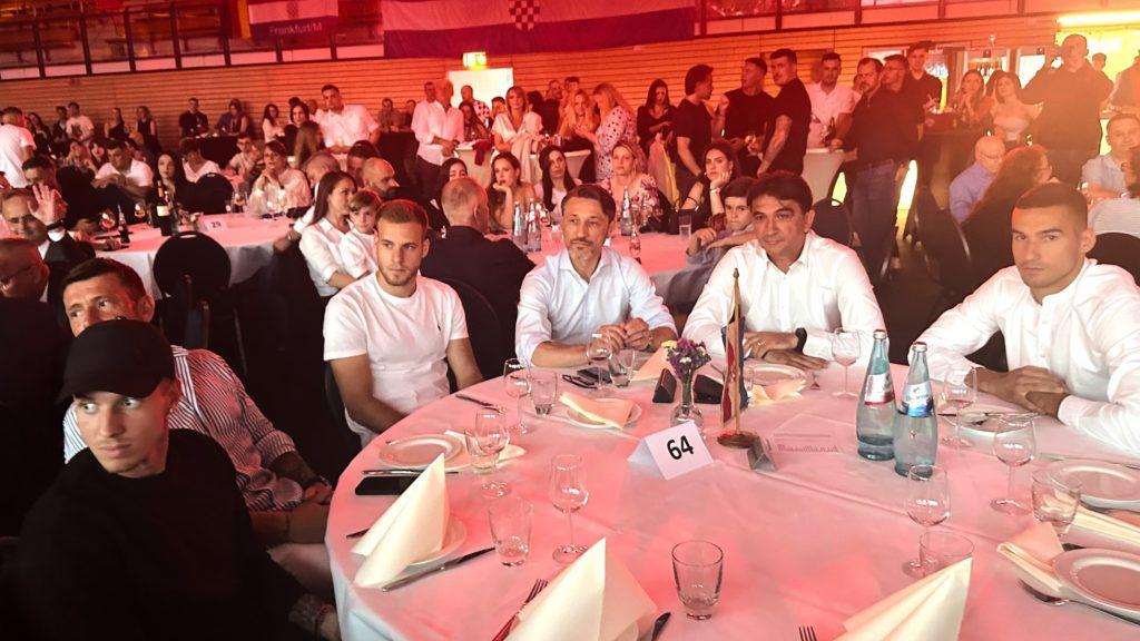 30. OBLJETNICA CROATIJE I POSAVINE FRANKFURT: Na poziv Mate Bulića, Zlatko Dalić i Niko Kovač s tisuću gostiju uveličali proslavu hrvatskih nogometnih klubova iz Frankfurta 30. OBLJETNICA CROATIJE I POSAVINE FRANKFURT: Na poziv Mate Bulića, Zlatko Dalić i Niko Kovač s tisuću gostiju uveličali proslavu hrvatskih nogometnih klubova iz Frankfurta