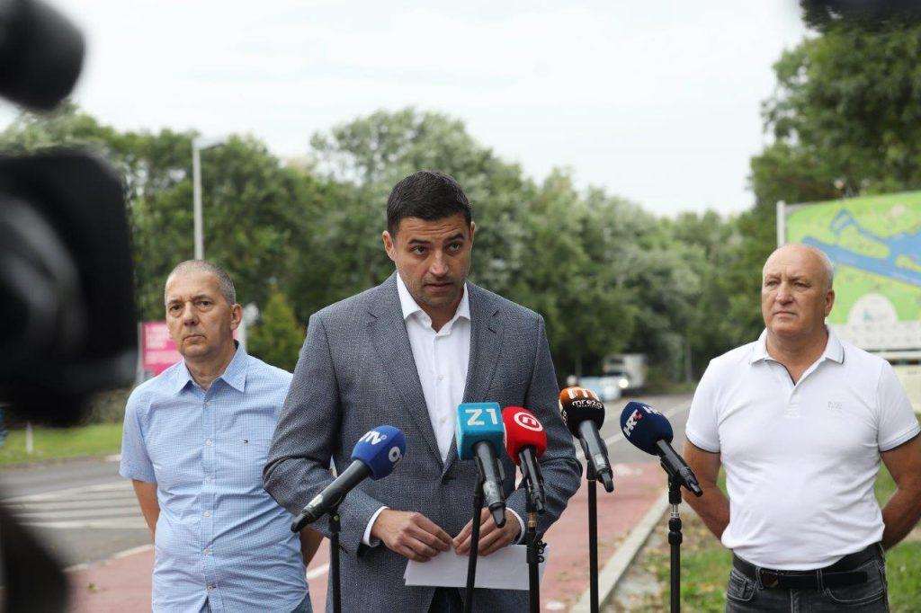 BERNARDIĆ RAZOTKRIVA MALVERZACIJE U ZAGREBU: U procesu nabave spremnika došlo do ozbiljnog kaznenog djela BERNARDIĆ RAZOTKRIVA MALVERZACIJE U ZAGREBU: U procesu nabave spremnika došlo do ozbiljnog kaznenog djela