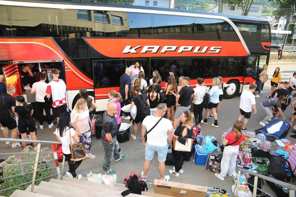 HRVATI IZ NJEMAČKE U SRCU SLAVONIJE: HKUD "Krešimir" Bad Cannstatt sudjeluju na 57. Đakovačkim vezovima HRVATI IZ NJEMAČKE U SRCU SLAVONIJE: HKUD "Krešimir" Bad Cannstatt sudjeluju na 57. Đakovačkim vezovima