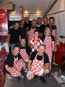 (FOTO i VIDEO) HRVATI NA FESTIVALU U STUTTGARTU: Iz HKZ Stuttgart pozivaju na druženje uz kulinarske delicije i hrvatska vina