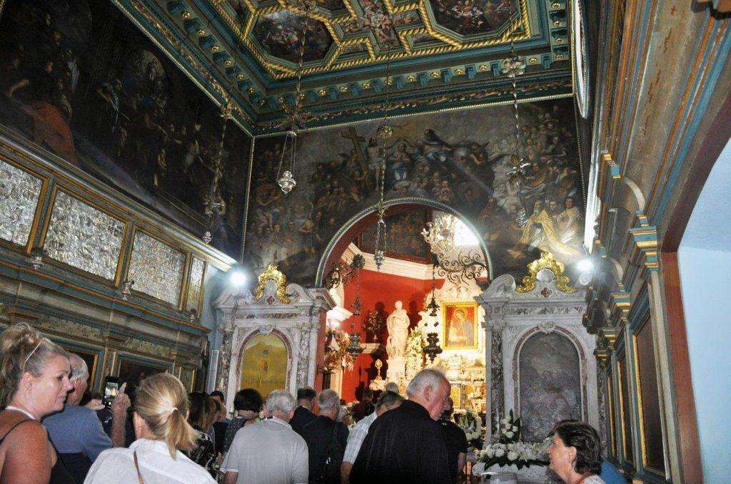 VELIK BROJ HODOČASNIKA: U Boki kotorskoj obilježen blagdan Velike Gospe VELIK BROJ HODOČASNIKA: U Boki kotorskoj obilježen blagdan Velike Gospe