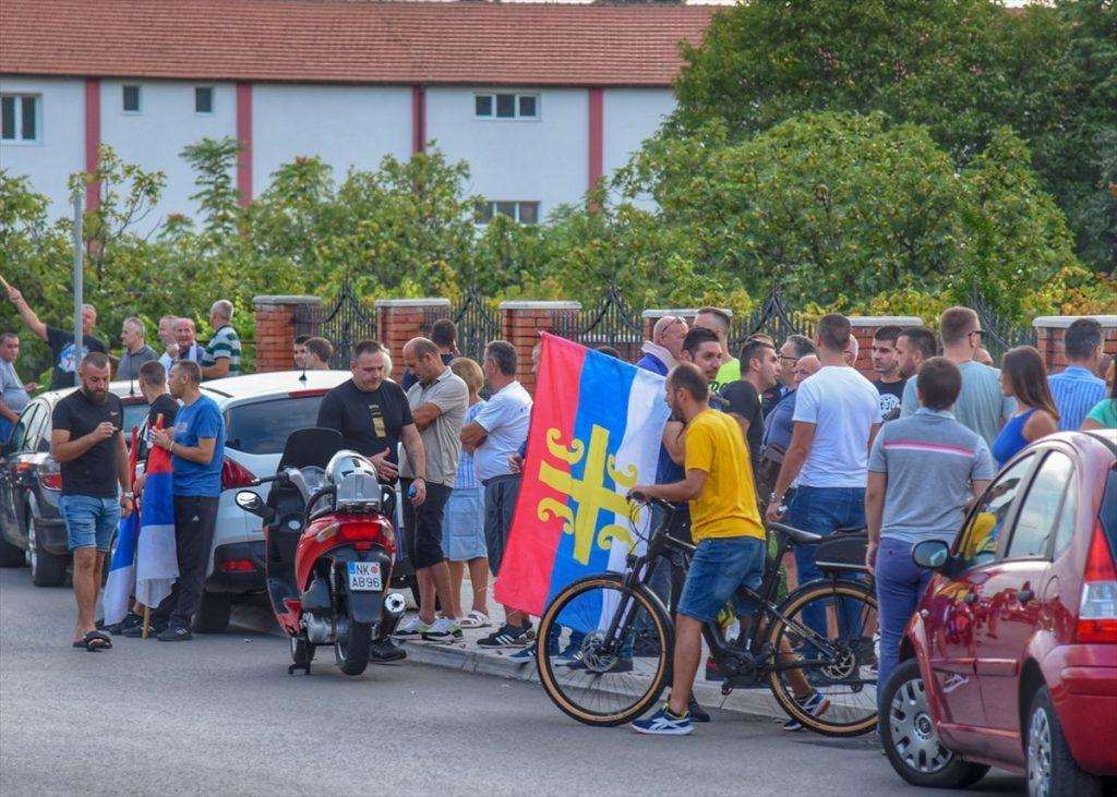 PROSRPSKE STRANKE NE ULAZE U VLADU CG: Njihove pristaše izišli na ulice crnogorskih gradova i blokirali prometa – nosile se i srpsko-ruske zastave