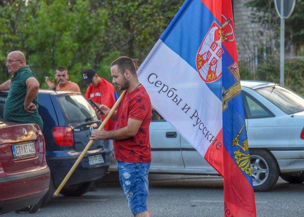 PROSRPSKE STRANKE NE ULAZE U VLADU CG: Njihove pristaše izišli na ulice crnogorskih gradova i blokirali prometa – nosile se i srpsko-ruske zastave