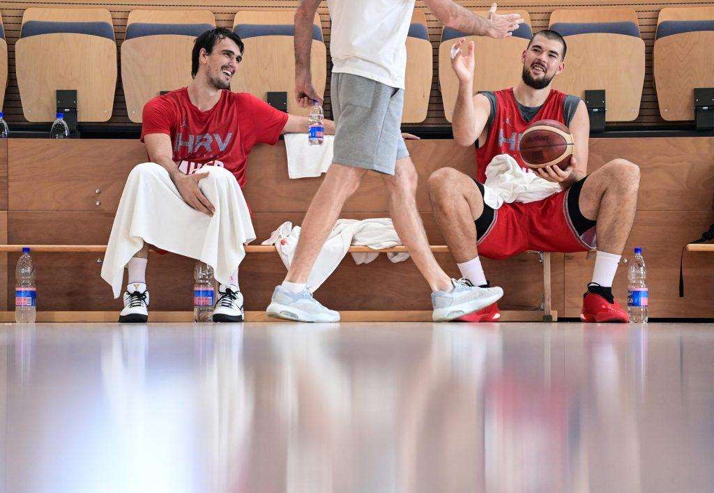 IZJAVE NAKON POBJEDE NAD TURSKOM: Kapetan Dario Šarić o "ljetu za pamćenje", Hezonja iznimno zadovoljan, izbornik Josip Sesar o zasluženom osvajanju turnira IZJAVE NAKON POBJEDE NAD TURSKOM: Kapetan Dario Šarić o "ljetu za pamćenje", Hezonja iznimno zadovoljan, izbornik Josip Sesar o zasluženom osvajanju turnira
