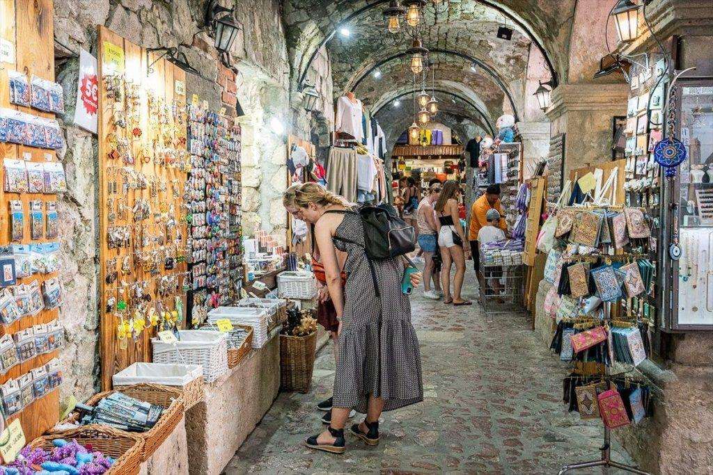 FOTO REPORTAŽA: Kotor, sve privlačnija destinacija za turiste iz cijelog svijeta, posebno se ističe po bogatoj kulturnoj baštini i prekrasnoj prirodi