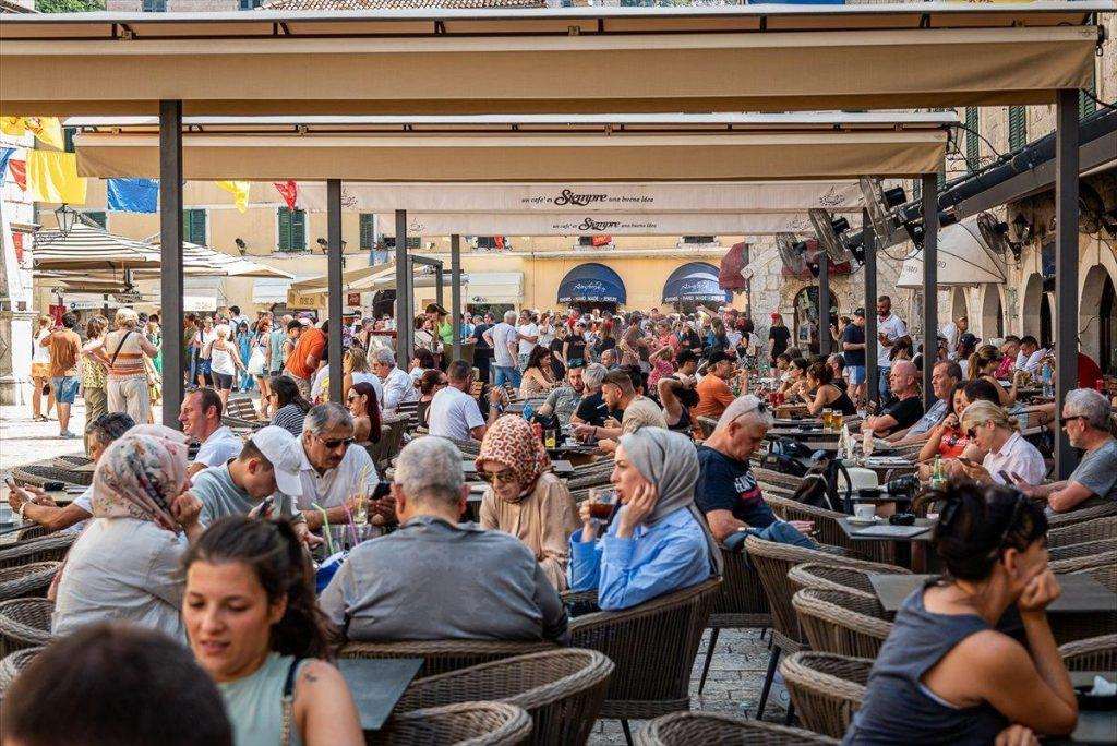 FOTO REPORTAŽA: Kotor, sve privlačnija destinacija za turiste iz cijelog svijeta, posebno se ističe po bogatoj kulturnoj baštini i prekrasnoj prirodi