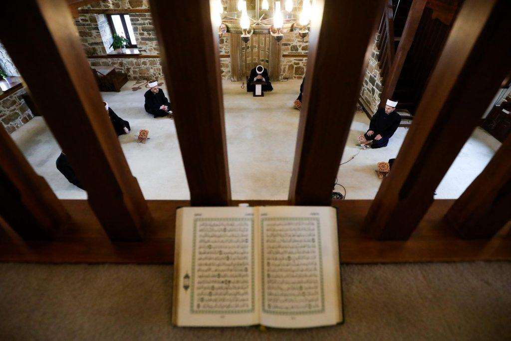 U ŠVEDSKOJ PONOVNO OSKRNAVLJENA MUSLIMANSKA SVETA KNJIGA: Muškarac (47) podrijetlom iz Irana spalio primjerak Kur'ana u Stockholmu U ŠVEDSKOJ PONOVNO OSKRNAVLJENA MUSLIMANSKA SVETA KNJIGA: Muškarac (47) podrijetlom iz Irana spalio primjerak Kur'ana u Stockholmu