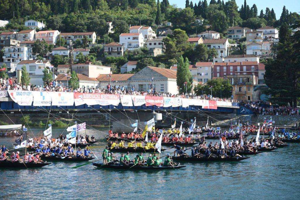 METKOVIĆ: Lađari "Zagreba" pobjednici 26. Maraton lađa, druga je posada Slivna, a treći su kominski Gusari METKOVIĆ: Lađari "Zagreba" pobjednici 26. Maraton lađa, druga je posada Slivna, a treći su kominski Gusari