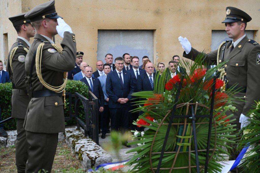 U ČAST PRVOM POGINULOM REDARSTVENIKU: U Aržanu otvoren Memorijalni centar Josip Jović U ČAST PRVOM POGINULOM REDARSTVENIKU: U Aržanu otvoren Memorijalni centar Josip Jović