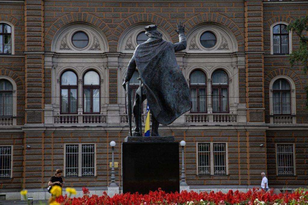 EVO POJAŠNJENJE ZA POSTAVLJANJA POD OKRILJEM NOĆI: Spomenik kralju Tvrtku u Sarajevu je poput izložbe po uzoru na Eiffelov toranj Tvrtko Kotromanic