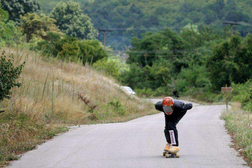 UTRKE LONGBOARDERA: Longboarderi iz Europe okupili se na festivalu ekstremnog sporta u selu ispod Stare planine UTRKE LONGBOARDERA: Longboarderi iz Europe okupili se na festivalu ekstremnog sporta u selu ispod Stare planine