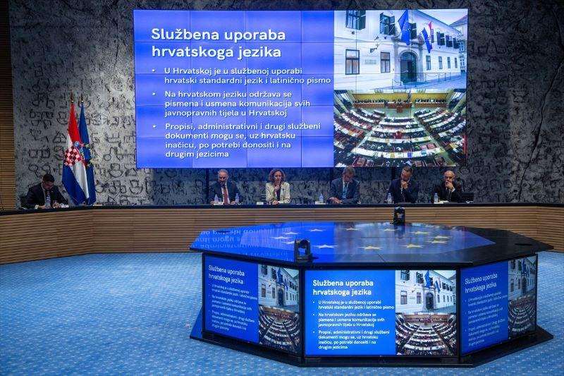 ZAKON KOJEG SU HRVATI IŠČEKIVALI DESETLJEĆIMA: Matica hrvatska poduprla Vladin prijedlog zakona o jeziku ZAKON KOJEG SU HRVATI IŠČEKIVALI DESETLJEĆIMA: Matica hrvatska poduprla Vladin prijedlog zakona o jeziku