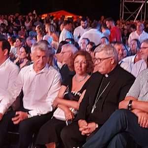 VELIČANSTVEN KONCERT NA ZADARSKOM FORUMU: U čast Tomislavu Ivčiću za 30. godišnjicu njegova preranog odlaska zapjevali mnogi poznati glazbenici
