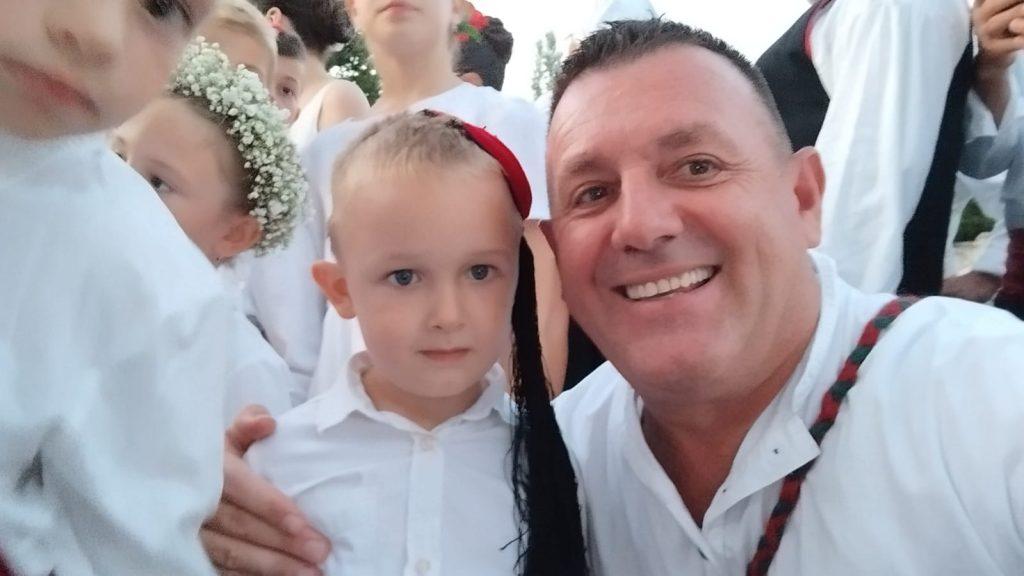 ŽIVOT I TRADICIJA: KUD Radovin u povodu 40. obljetnice Gospinog ukazanja na području Osoje oduševio izvornim folklorom i starohrvatskim glagoljaškim napjevima ŽIVOT I TRADICIJA: KUD Radovin u povodu 40. obljetnice Gospinog ukazanja na području Osoje oduševio izvornim folklorom i starohrvatskim glagoljaškim napjevima