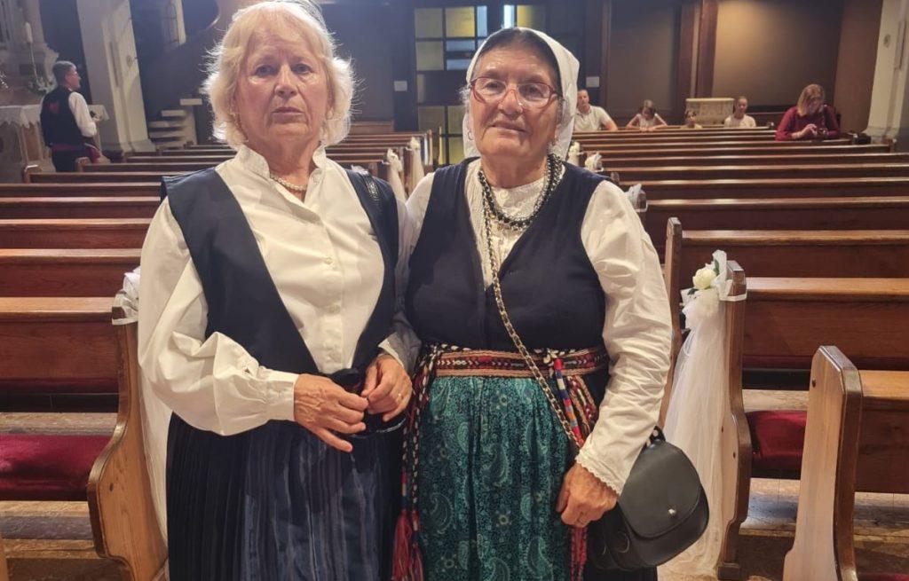 ŽIVOT I TRADICIJA: KUD Radovin u povodu 40. obljetnice Gospinog ukazanja na području Osoje oduševio izvornim folklorom i starohrvatskim glagoljaškim napjevima ŽIVOT I TRADICIJA: KUD Radovin u povodu 40. obljetnice Gospinog ukazanja na području Osoje oduševio izvornim folklorom i starohrvatskim glagoljaškim napjevima