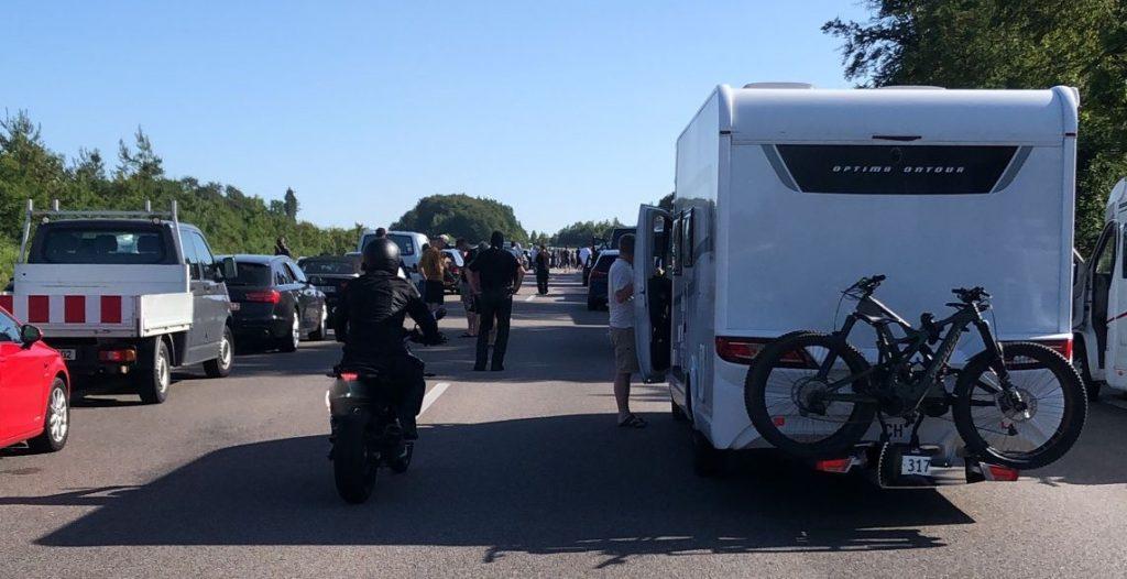 HRVATICA KOJA DANAS, 11. KOLOVOZA, PUTUJE IZ NJEMAČKE PREMA HRVATSKOJ: Ljudi su izašli iz vozila, ne znamo što se događa, vidimo dim i samo čekamo
