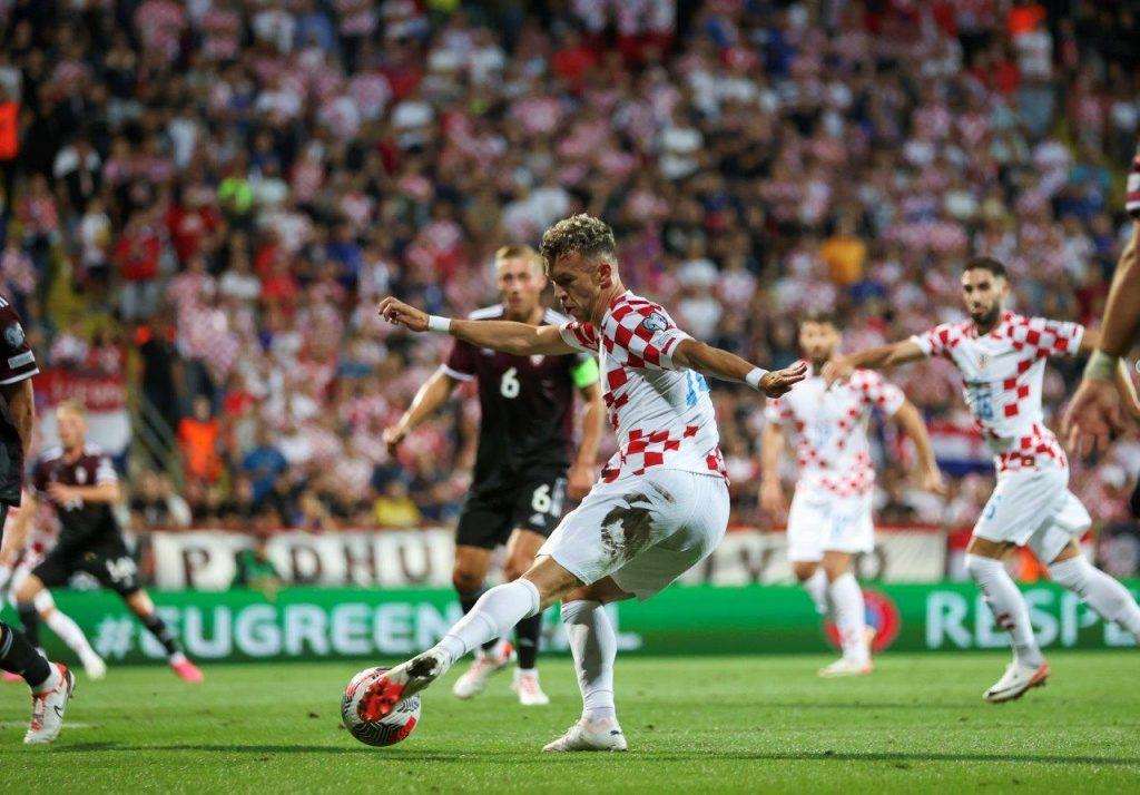 HRVATSKA DEKLASIRALA LATVIJU: "Petarda" pukla na Rujevici - dva pogotka Petkovića, a po jedan su postigli Ivanušec, Kramarić i Pašalić HRVATSKA DEKLASIRALA LATVIJU: "Petarda" pukla na Rujevici - dva pogotka Petkovića, a po jedan su postigli Ivanušec, Kramarić i Pašalić