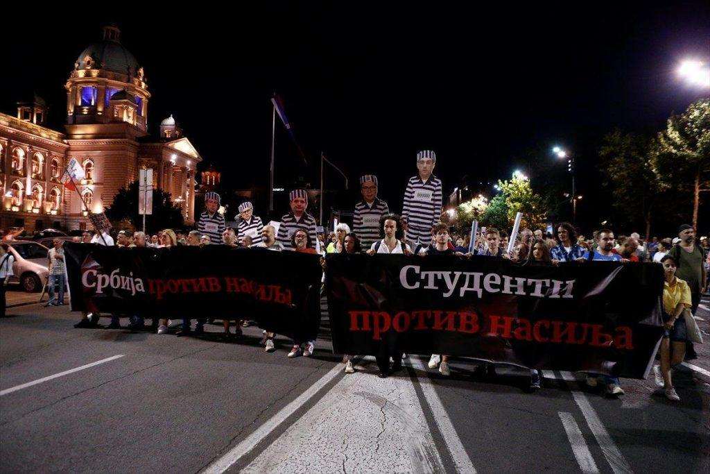"ILI SRBIJA ILI MAFIJA": Na prosvjedu "Srbija protiv nasilja" oporba zatražila prijevremene parlamentarne izbore