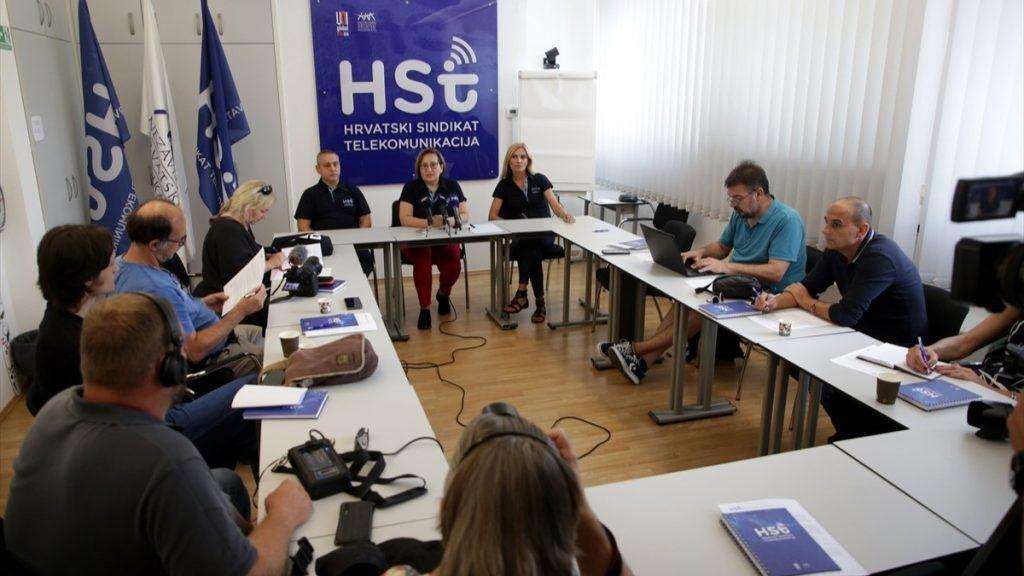 NAJAVA ŠTRAJKA ZBOG PLAĆA OD 590 EURA: Hrvatski sindikat telekomunikacija najavio je 7. listopada prosvjed radnika A1 Hrvatska pod nazivom "Radimo, a živimo na rubu siromaštva!"